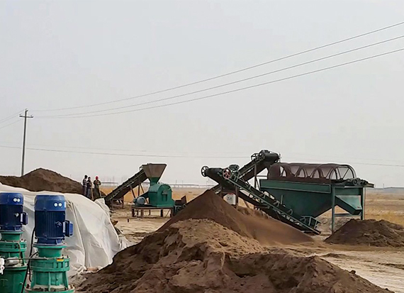 有機(jī)肥平模擠壓造粒圓盤造粒機(jī)客戶現(xiàn)場(chǎng)
